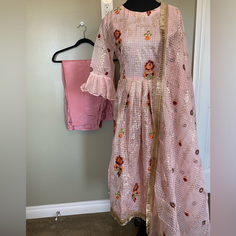 Pakistani suit